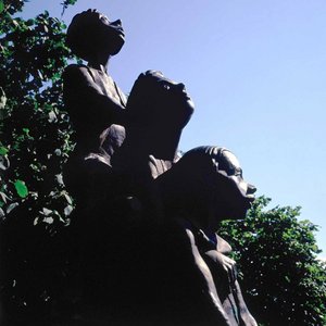 Wohlenberg-Sage Denkmal mit Zwergen und einem Mädchen in Leiferde
